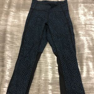 Lululemon Cropped Blue Leggings
